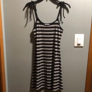 BRAND NEW WOMAN ARIZONA TOP SIZE SMALL! NWT! SMOKE FREE HOME!🤗